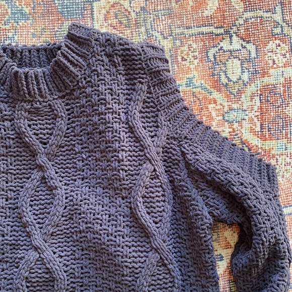 JOA cold shoulder sweater - Picture 2 of 5